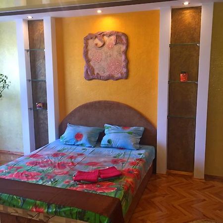 Apartment On Hrushevskoho 28 ลุตสกาย ภายนอก รูปภาพ