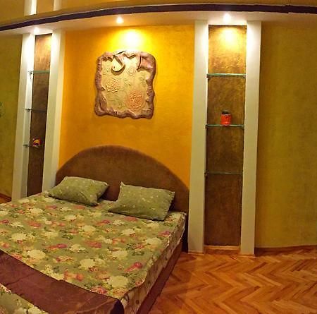 Apartment On Hrushevskoho 28 ลุตสกาย ภายนอก รูปภาพ