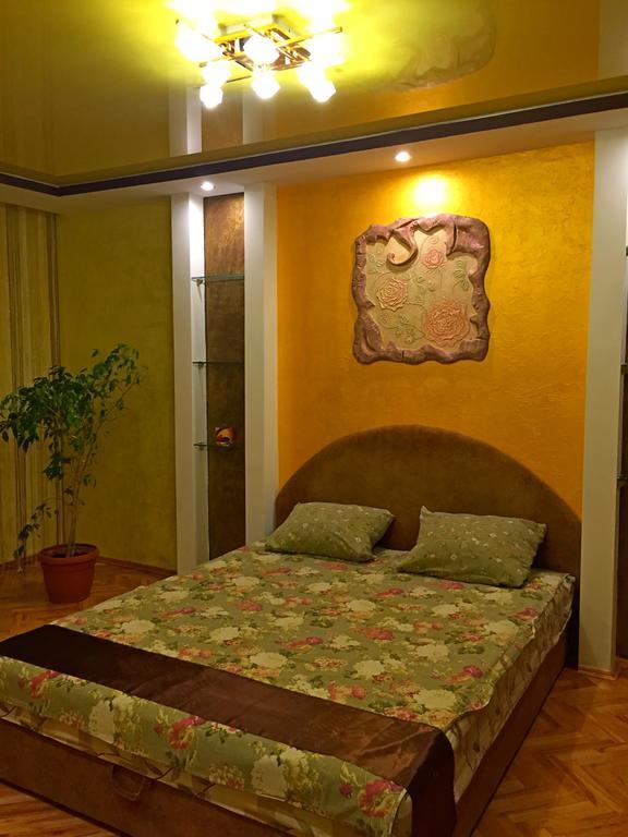 Apartment On Hrushevskoho 28 ลุตสกาย ภายนอก รูปภาพ